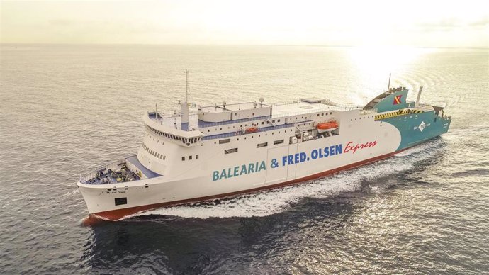Baleria y Fred. Olsen Express incorporan a la ruta Huelva-Canarias el 'Marie Curie', un barco que navega a gas.