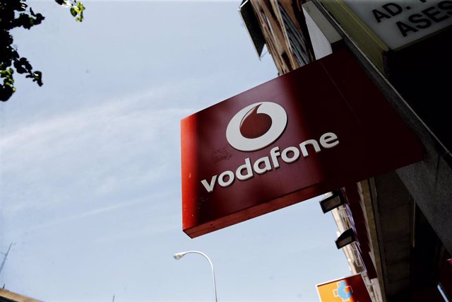 Vodafone España Recorta Un 87 Sus Ingresos Por Servicio En