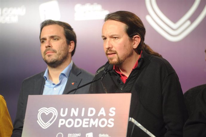 El coordinador federal de IU y candidato de Unidas Podemos al Congreso por Málaga, Alberto Garzón (i) y el candidato del partido a la Presidencia del Gobierno, Pablo Iglesias