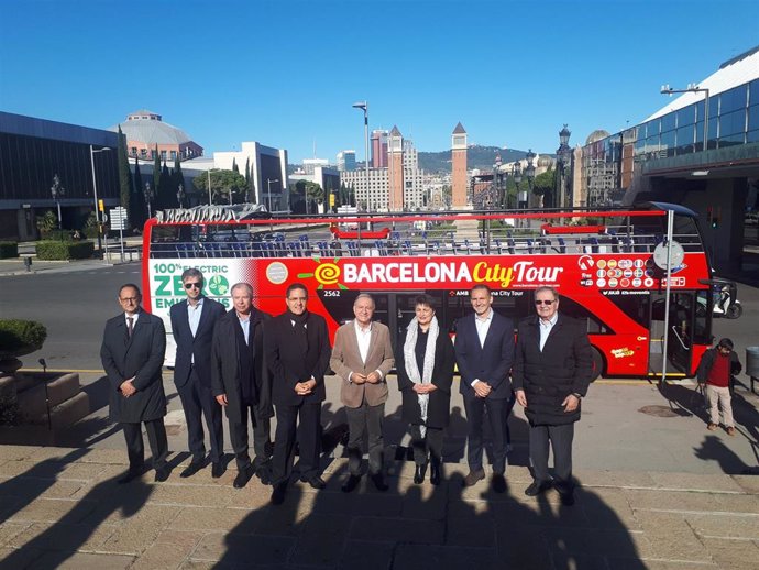 Presentación del bus turístico eléctrico en Barcelona