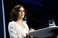 Ayuso llama a "votantes y cargos" de Vox y Cs a que se integren en un PP "hegemónico" en el "centro"