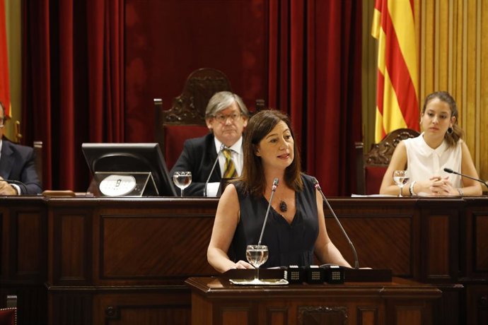 La presidenta del Govern, Francina Armengol, en el Parlament.