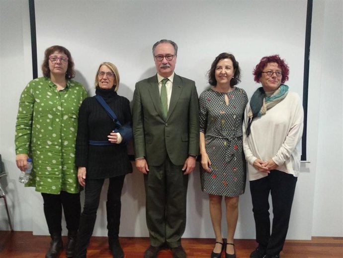 La experta de la Conselleria de Salud Eva Borrs, la paciente Rosa Rierola, el pte.De Separ Carlos Jiménez, la neumóloga Rosario Menéndez y la pta.De Separ Paciente Carme Hernández