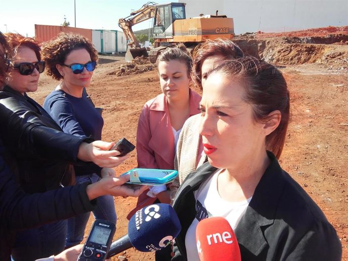 La alcaldesa de Santa Cruz de Tenerife, Patricia Hernández, visita las obras de las 44 viviendas de El Tablero