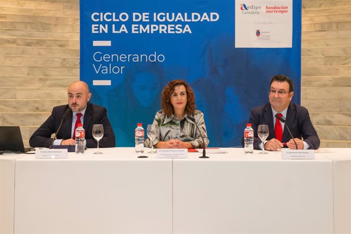 La consejera de Empleo y Políticas Sociales, Ana Belén Álvarez, inaugura el Ciclo de Igualdad en la Empresa, organizado por AEDIPE