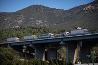 Los camioneros cifran en 100 millones sus pérdidas por los cortes en la Junquera