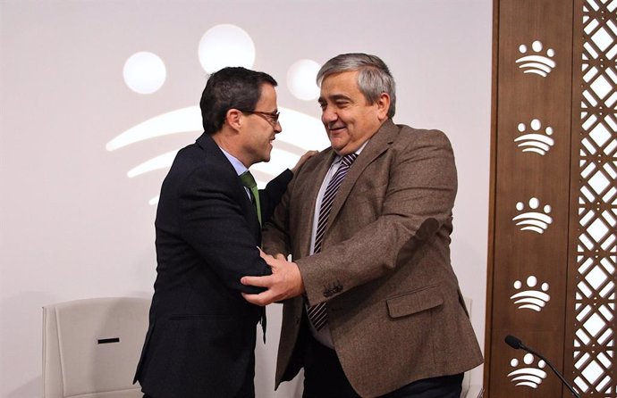 El presidente de la Diputación de Badajoz y el rector de la UEx firman un convenio
