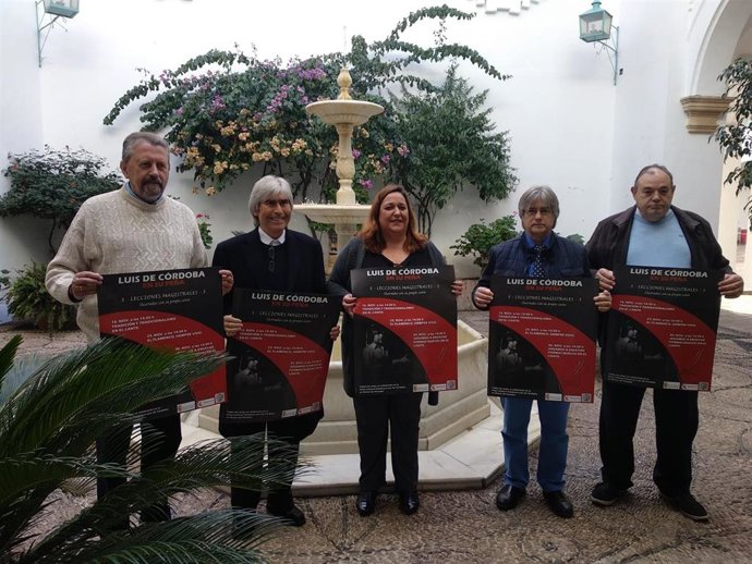 Navajas (centro) presenta las lecciones magistrales de Luis de Córdoba