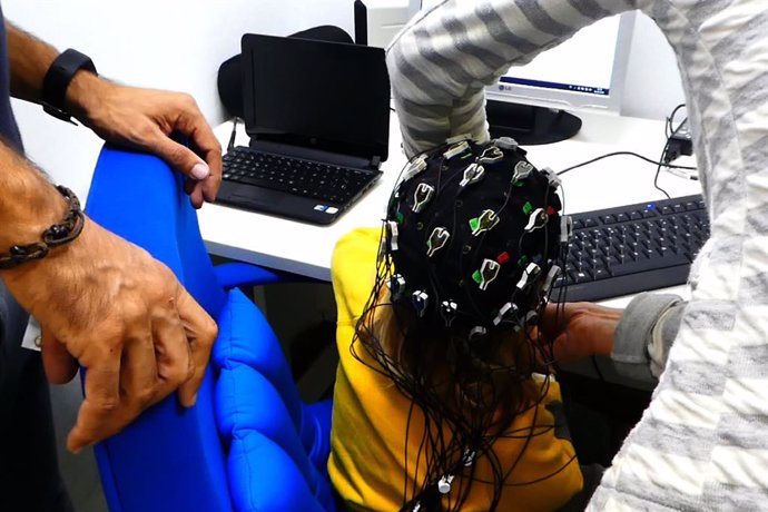 Un niño participa en la investigación de la UMA para el diagnóstico precoz de la dislexia mediante técnicas de inteligencia artificial