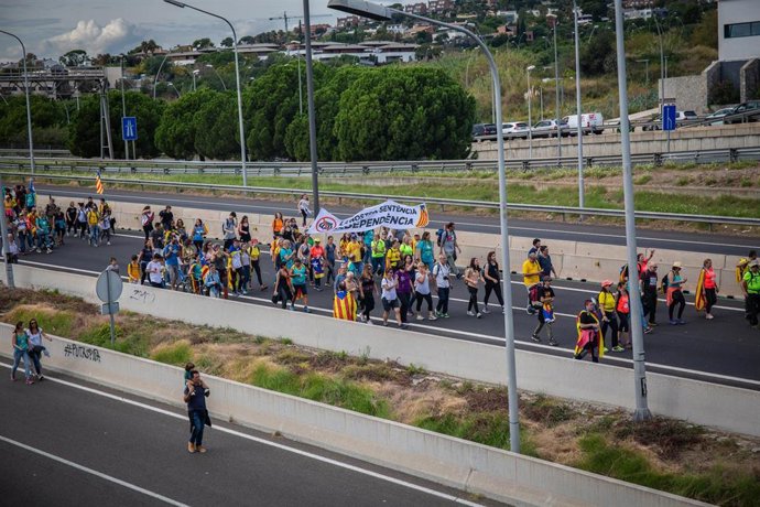 Un millar de camiones procedentes de Madrid están bloqueados en Catalunya, según