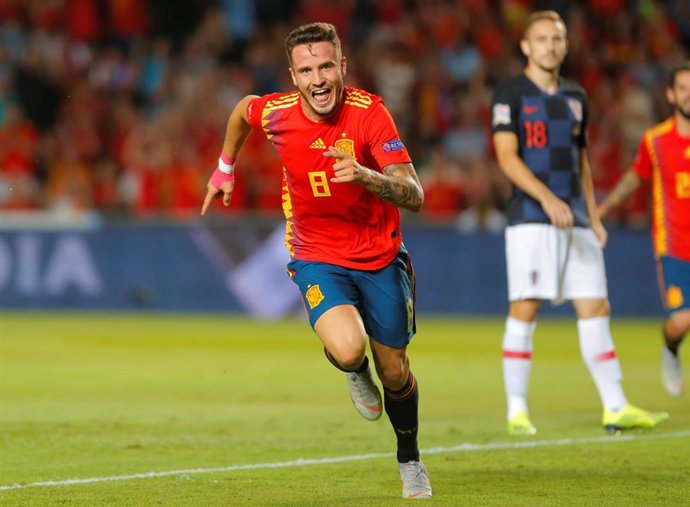 Saúl Ñíguez celebra su gol con la selección ante Croacia en el partido del Martínez Valero
