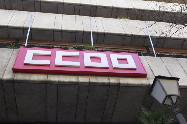 Sede CCOO, logo de Comisiones Obreras, edificio, edificios CCOO, fachada de Comisiones Obreras, cartel CCOO