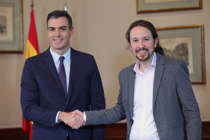 El president del Govern espanyol, Pedro Sánchez i el líder de Podem, Pablo Iglesias, compareixen en roda premsa conjunta al Congrés dels Diputats per anunciar que han arribat a un preacord de govern després de les eleccions generals 