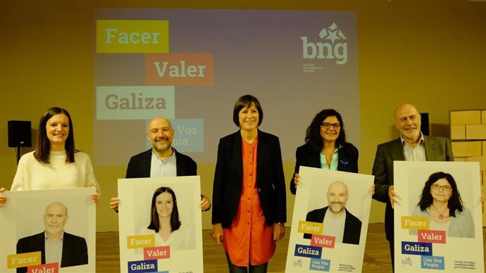 Los candidatos del BNG al Congreso junto a la portavoz nacional, Ana Pontón, en la presentación