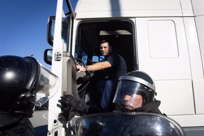 Los Mossos detienen al conductor que ha intentado arrollar a los manifestantes