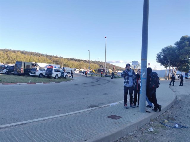 Manifestantes levantan el corte de la N-II en La Jonquera para ir a Girona