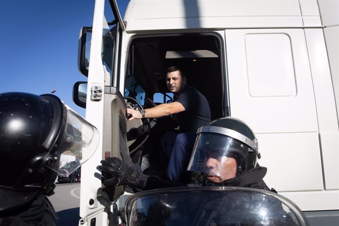 Els Mossos detenen el conductor que ha provat d'atropellar els manifestants
