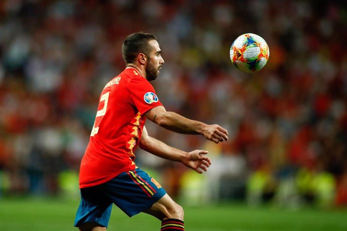 Dani Carvajal jugando con la selección española