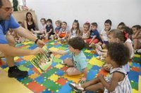 El 'no' de PSOE y PRC impide aprobar una moción para que las aulas de 2 años se gestionen por Educación