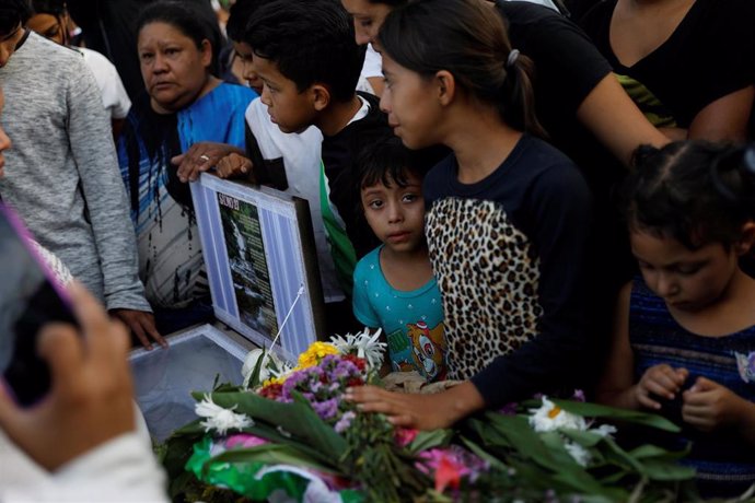 Funeral de una adolescente asesinada por una mara en Honduras