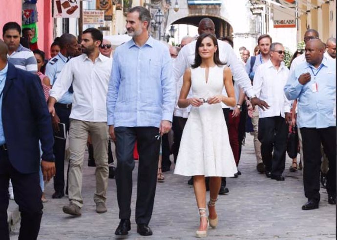 Los Reyes Felipe y Letizia recorren La Habana Vieja durante su viaje de Estado a Cuba.