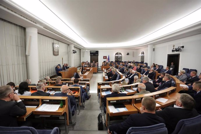 Senadores polacos en una sesión del Senado sobre la legislación de la Corte Suprema en Varsovia, Polonia, el 22 de julio de 2017