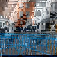 Policía Municipal desaloja sin incidentes La Ingobernable con un operativo de 130 efectivos