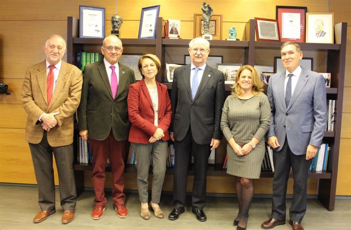 De izda. A dcha. : Dr. Repullo, Dr. Rodríguez Sendín, Visiedo, Dr. Romero, García Rojo y Dr. Chivato.