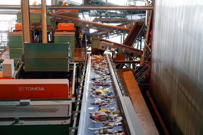 Cinta de traslado de residuos en el interior del Parque Tecnológico de Valdemingómez. 