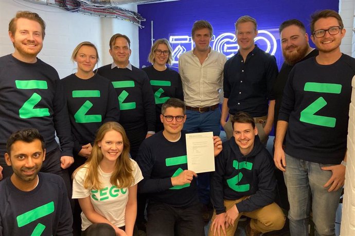 FGoto del equipo de Zego en Reino Unido tras obtener la licencia, recogida de su cuenta de Twitter.