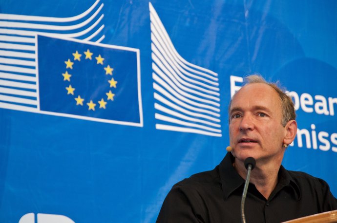 Tim Berners-Lee pide a las compañías tecnológicas transparencia en los algoritmo