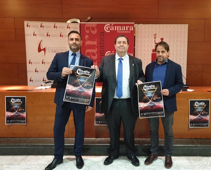 Álvaro Juanes, Benjamín Crespo y Fernando Castaño, de izquierda a derecha, en la presentación del Fin de Año Universitario.