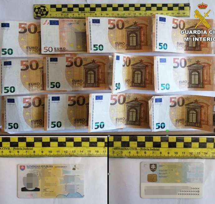 Dinero incautado a los tres detenidos por asaltar gasolineras.