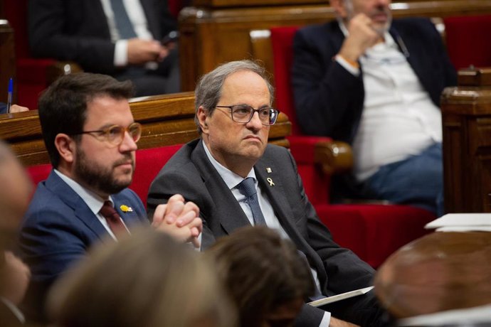 El presidente de la Generalitat, Quim Torra, y el vicepresidente, Pere Aragons, en el pleno del Parlametn del 13 de novimebre de 2019.