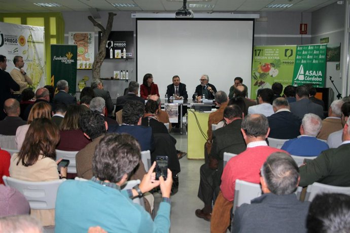 Los agricultores abordan posibles mecanismos de regulación del mercado del aceit