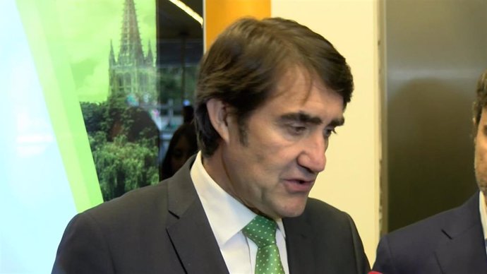 El consejero de Fomento y Medio Ambiente, Juan Carlos Suárez-Quiñones