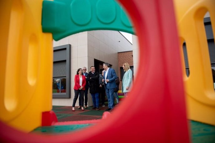 La presidenta Concha Andreu  inaugura la Escuela Infantil Municipal Gloria Fuertes de Fuenmayor