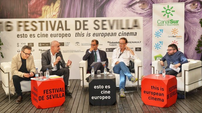 Encuentro del cineasta andaluz Manuel Martín Cuenca con medios de comunicación antes de recibir el Premio a la Trayectoria que concede Canal Sur en el Festival de Sevilla.