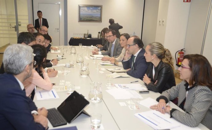 Reunión de la ministra Reyes Maroto con representantes de China EV100, PSA, Nissan, Renault y de Anfac