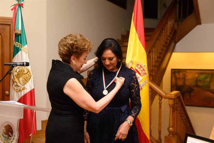 La cónsul honoraria de México en Canarias recibe el Premio Ohtli