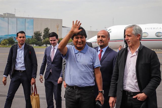 Morales says he will return to Bolivia Evo Morales y Álvaro García Linera a su llegada a México