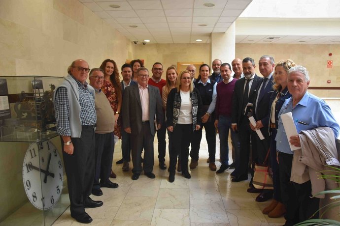 La alcaldesa Ana Mula en la primera reunión de la mesa de turismo