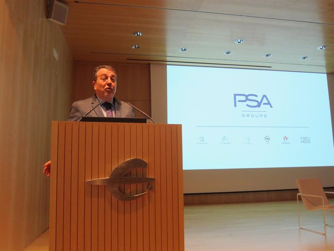 El director del Clúster Ibérico de Groupe PSA y de la planta de Figueruelas (Zaragoza), Juan Antonio Muñoz Codina, imparte una conferencia en un ciclo de Mobility City.