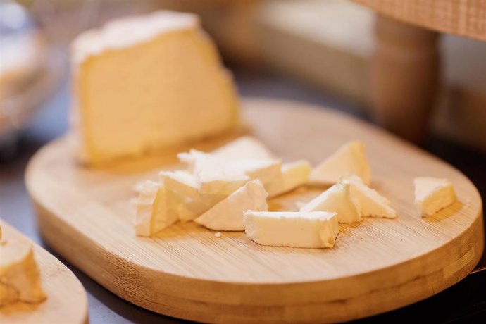 Tapa, tapas, comida, comer, picar, queso, quesos, cortar queso