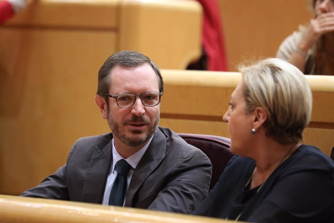 El portavoz del PP en el Senado, Javier Maroto, y la senadora Paloma Sanz  Jerónimo sentadas en sus escaños durante la segunda sesión del primer pleno de la XIII legislatura, en Madrid (España) a 11 de septiembre de 2019.