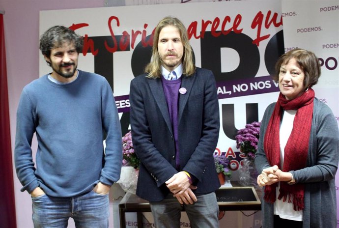 Jorge Ramiro, Miembro De Podemos (I) Pablo Fernández Y La Concejal De Soria Marisa Muñoz.