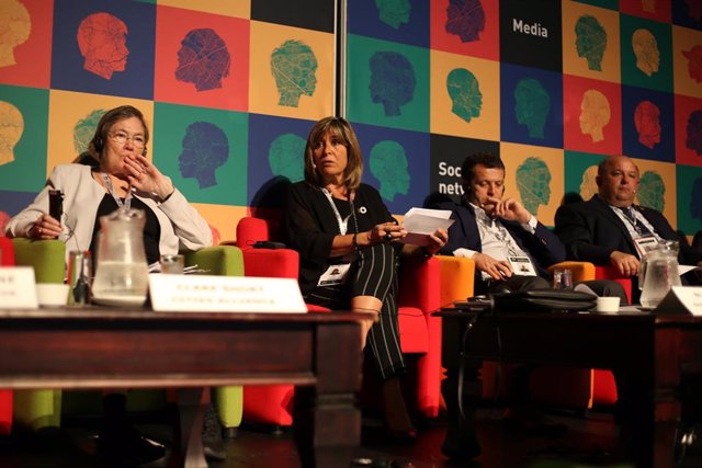La presidenta de la Diputación de Barcelona, Núria Marín, interviene en un pleno del Congreso Mundial de Ciudades y Gobiernos Locales Unidos (CGLU) en Durban (Sudáfrica) el 14 de noviembre de 2019