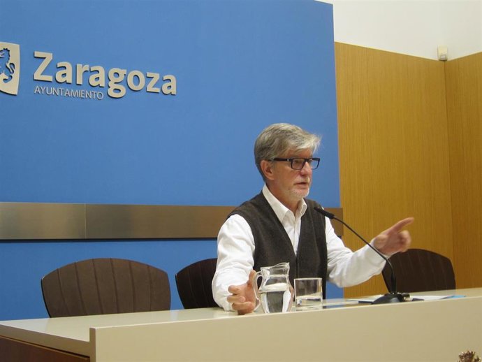 El portavoz de ZeC en el Ayuntamiento de Zaragoza, Pedro Santisteve
