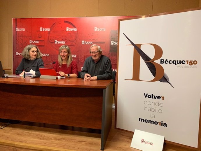 De izda a dcha, Lola Gómez, Yolanda Santos y Jesús Bárez presentan las actividades sobre Bécquer.