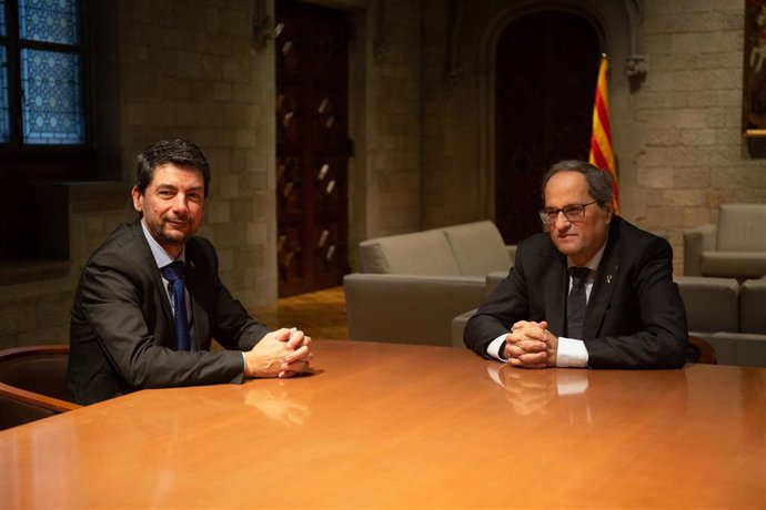 El presidente de la Generalitat, Quim Torra (d) reunido con el presidente de la Cámara de Barcelona, Joan Canadell (i) en el Palau de la Generalitat, Barcelona (Catalunya, España), a 14 de noviembre de 2019.